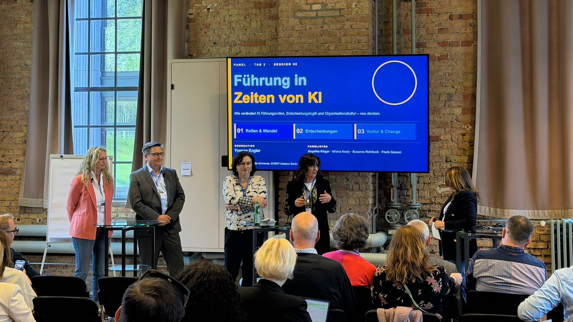 Expertenpanel zu KI und Führung auf dem Pharma Summit in Berlin 2026